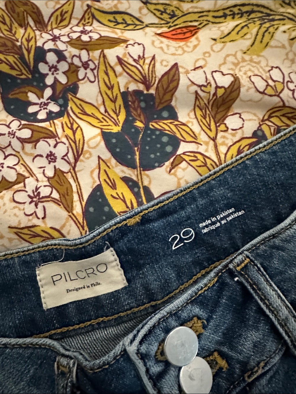 Pilcro Medium Wash jeans with loose, upscale rugged feel - Picture 2 of 4